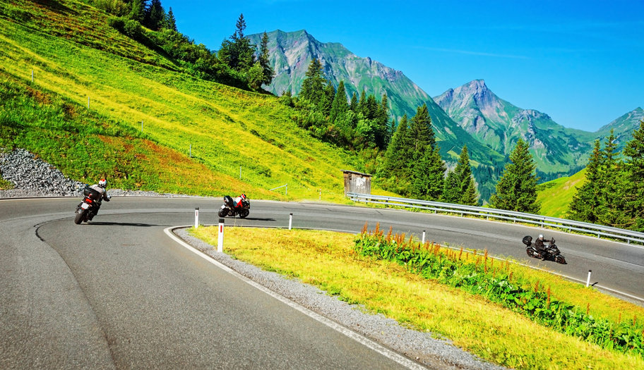 Quels sont les équipements nécessaires pour rouler à moto sur un circuit 